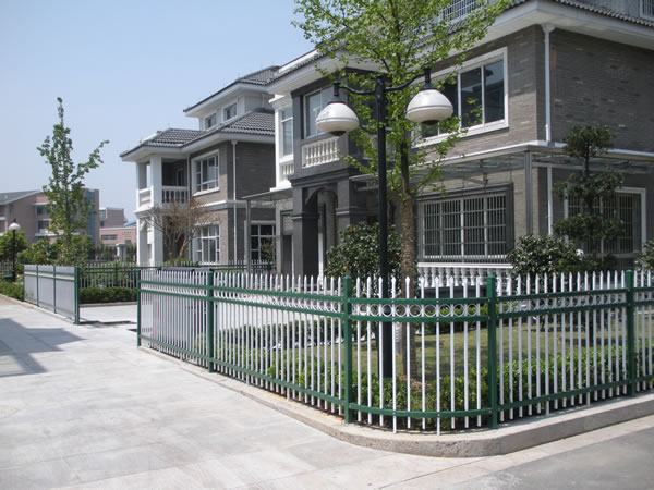 圍墻護(hù)欄價(jià)格.jpg