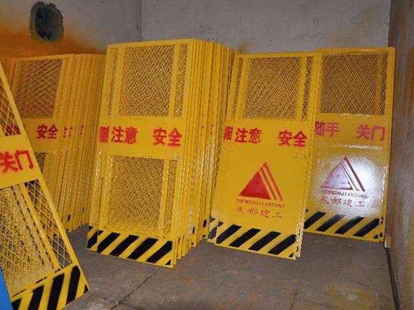 電梯護(hù)欄門.jpg