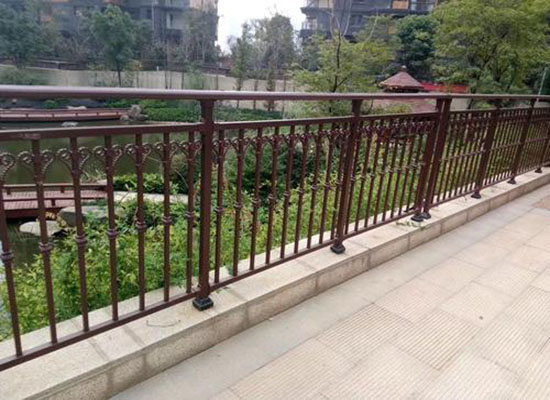 花園圍欄.jpg