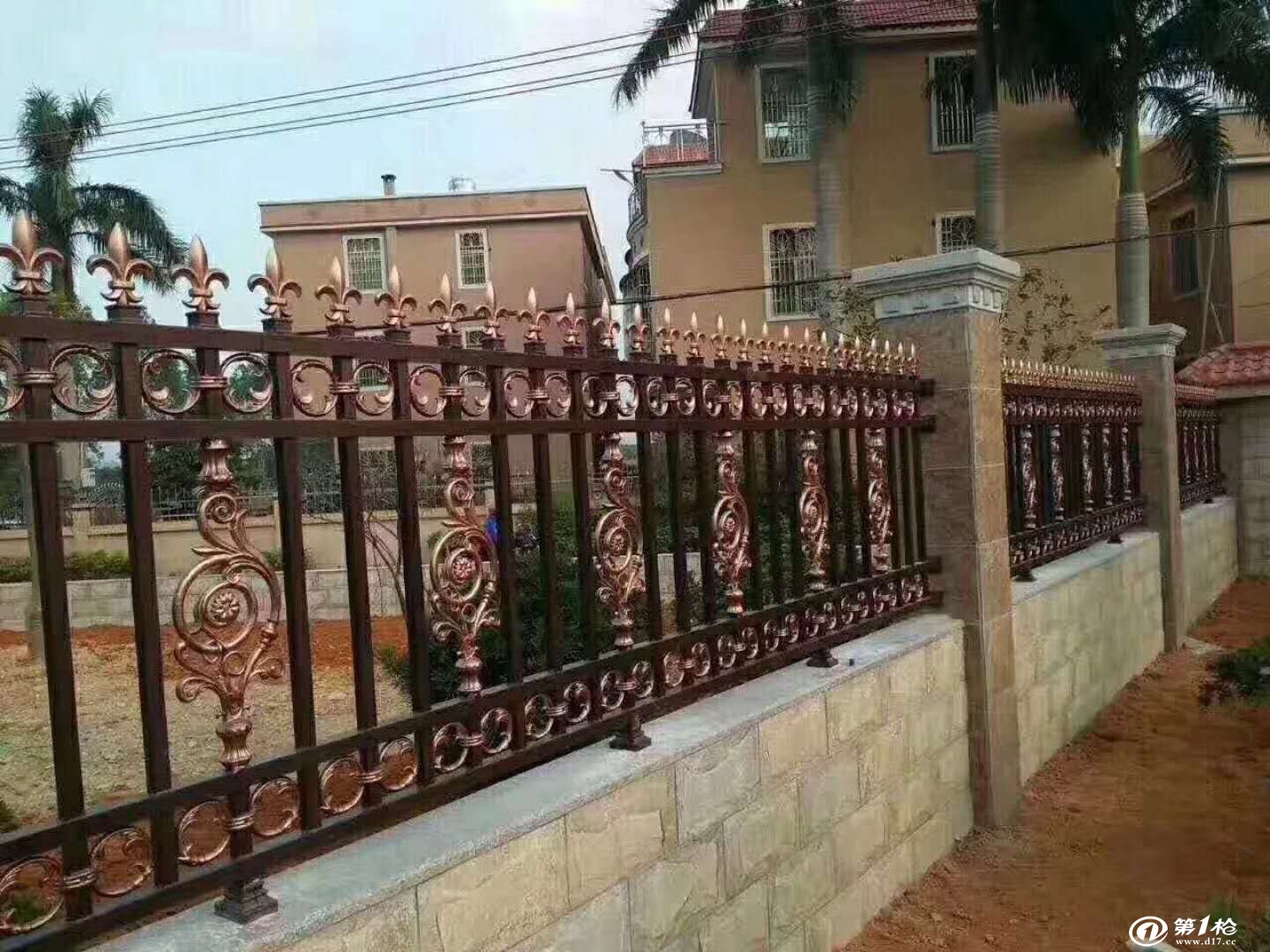 鋁合金圍墻護(hù)欄.jpg