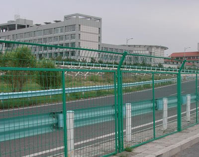 公路護(hù)欄網(wǎng)價格
